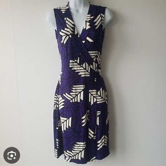 Diane Von Furstenberg Dresses & Skirts - ❤️HOST PICK Diane von Furstenburg purple feather classic wrap dress Size 12 VGUC